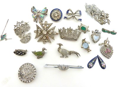 Lot 311 - Quantity of vintage paste set jewellery to...