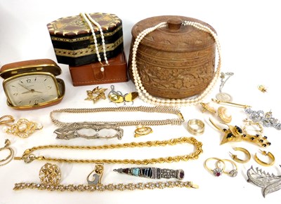 Lot 348 - Small quantity of costume jewellery to include...
