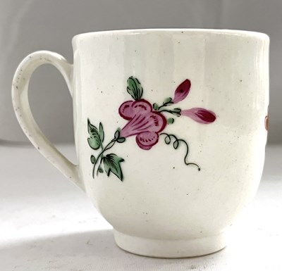 Lot 341 - A Worcester porcelain cup circa 1770 with...