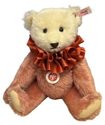 Lot 282 - A vintage Steiff Dolly bear, 03572