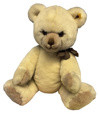 Lot 278 - A 1984 Steiff Petsy Bear, 0235/45