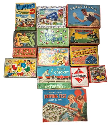 Lot 184 - A mixed lot of various board-games and jigsaw...