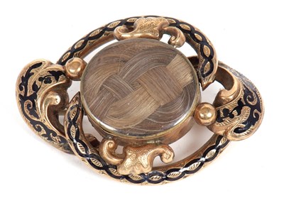 Lot 105 - A Victorian mourning brooch, the oval brooch...