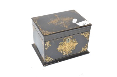 Lot 324 - A lacquered tea caddy with gilt design