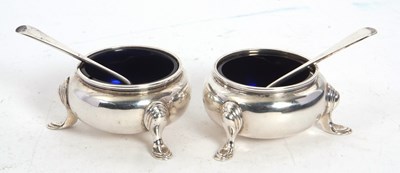 Lot 71 - A cased George V pair of cauldron salts of...
