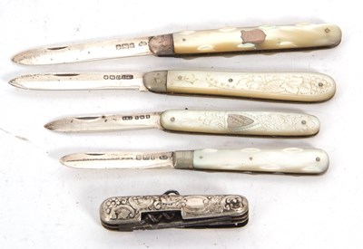 Lot 127 - Mixed Lot: Four folding silver bladed fruit...