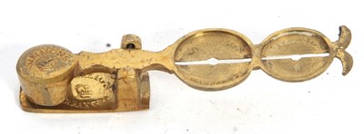Lot 135 - A cased set of brass sovereign scales (a/f)