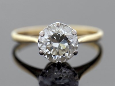 Lot 285 - A diamond solitaire ring, the round old...