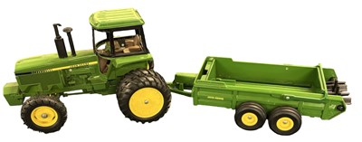 Lot 124 - An ERTL 1:32 scale diecast John Deere tractor...