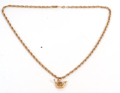 Lot 136 - A 14K necklace and pendant, the rope twist...