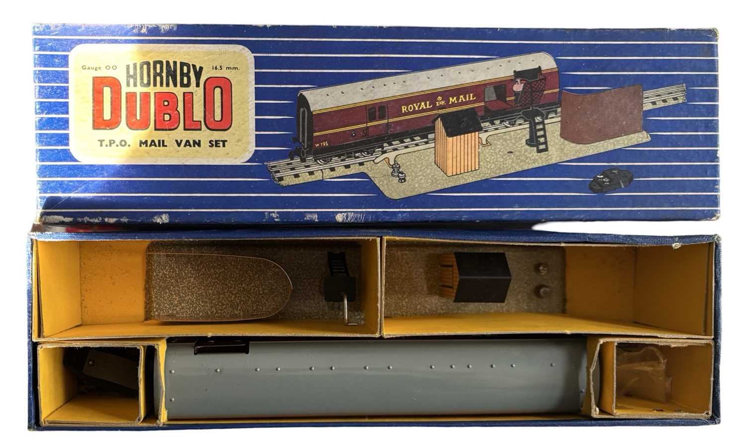 Lot 36 - A boxed Hornby Dublo 00 gauge TPO Mail Van Set...