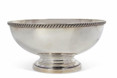 Lot 202 - A George V silver pedestal bowl of plain...