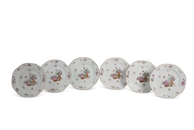 Lot 93 - 18th Century Chinese Porcelain Plates with...