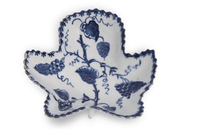 Lot 73 - An unusual Lowestoft porcelain large pickle...