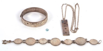 Lot 217 - A mixed lot of silver and jewellery: to...