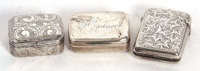 Lot 105 - Mixed Lot: A George III silver vinegarette of...