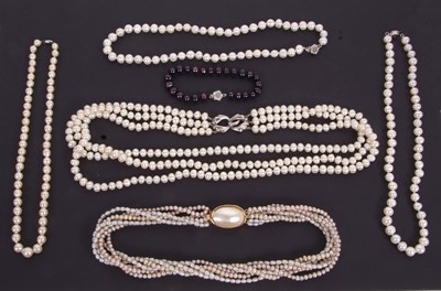 Lot 224 - A quantity of cultured pearls: to include a...