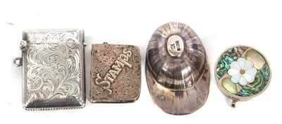 Lot 118 - Mixed Lot:  Elizabeth II silver caddy spoon in...