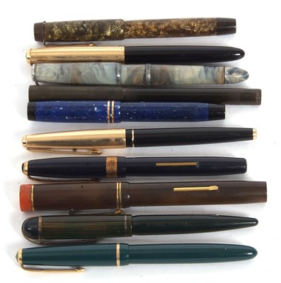 Lot 154 - A group of ten vintage fountain pens of...