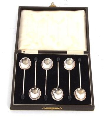 Lot 176 - A cased set of six silver Art Deco bean end...