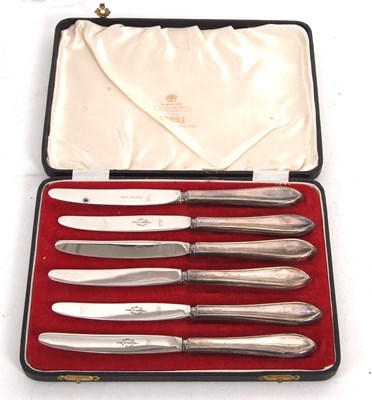 Lot 179 - A cased set of six silver handled dessert...