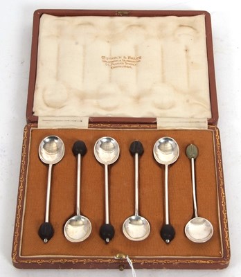 Lot 185 - A cased group of five George V silver bean end...