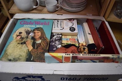 Lot 540 - BOX OF MIXED BOOKS