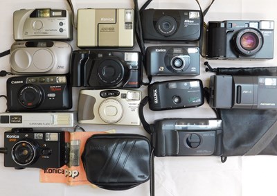 Lot 99 - A quantity of assorted modern compact camera's:...