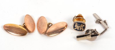 Lot 148 - A pair of 9ct cufflinks, the oval cufflinks...