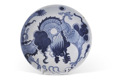 Lot 91 - Lowestoft porcelain dragon pattern dish, circa...