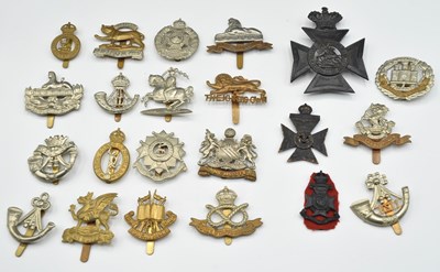 Lot 39 - Quantity of 20th century British Army Cap...