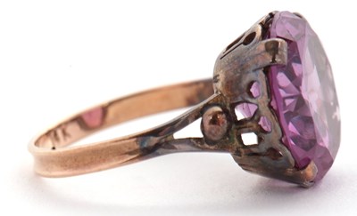 Lot 35 - A synthetic colour change sapphire ring, the...