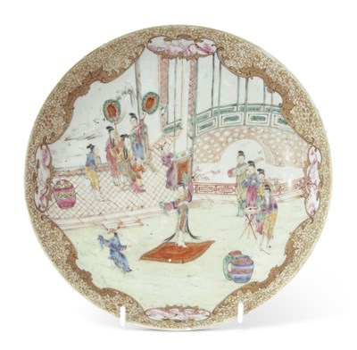 Lot 139 - Chinese porcelain dish, Qianlong period,...
