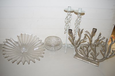 Lot 32 - MIXED LOT COMPRISING MODERN BRANCH FORMED...