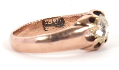Lot 29 - A single stone diamond ring, with an old mine...