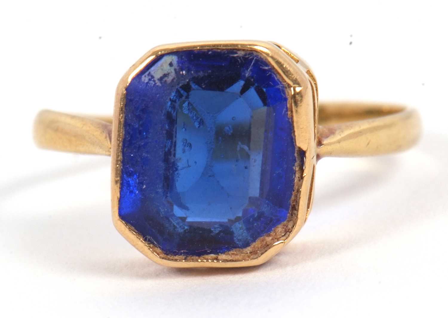 Lot 26 - A French blue paste ring, the blue paste stone...