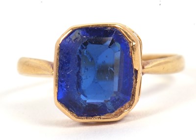 Lot 26 - A French blue paste ring, the blue paste stone...