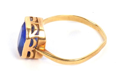 Lot 26 - A French blue paste ring, the blue paste stone...