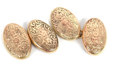 Lot 129 - A pair of 9ct cufflinks, the oval cufflinks...
