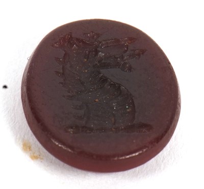 Lot 16 - A hardstone signet ring, set with a carnelian...