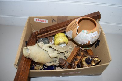 Lot 185 - BOX OF MIXED ITEMS TO INCLUDE A CARVED...