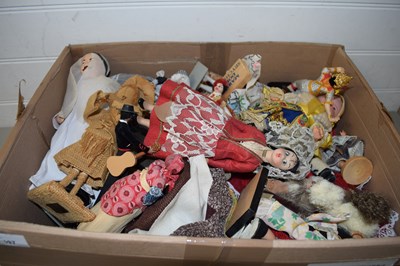 Lot 197 - ONE BOX VINTAGE WORLD COSTUME DOLLS