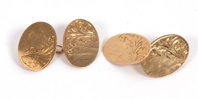 Lot 122 - A pair of 9ct cufflinks, the oval discs with...