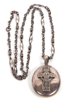 Lot 209 - A locket and chain, the oval hinged lock with...