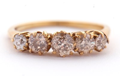 Lot 41 - A five stone diamond ring, the five graduated...