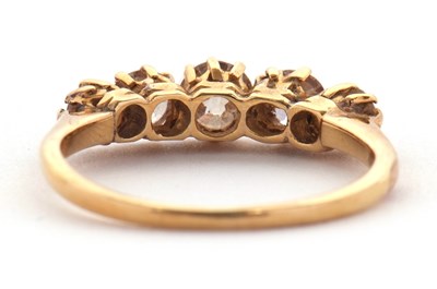 Lot 41 - A five stone diamond ring, the five graduated...