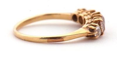 Lot 41 - A five stone diamond ring, the five graduated...