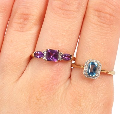Lot 53 - Two 9ct gemset rings: to include a 9ct topaz...