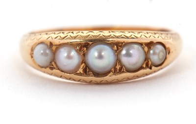 Lot 56 - A split pearl ring, the five graduated split...