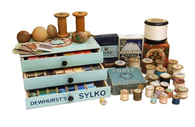 Lot 134 - A quantity of assorted needlework accessories,...